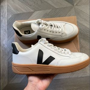 Veja sneakers V-12.